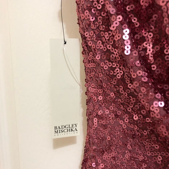 Badgley Mischka rose colored sequined backless evening gown size 4 - Picture 3 of 4
